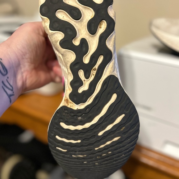 Nike react infinity run flynit 2. White size 10 style #DJ5396-100 - Picture 4 of 7